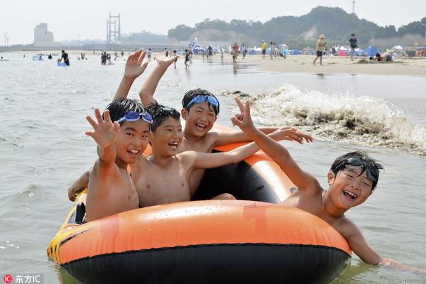 tp钱包官方下载苹果_男子打造卡车泳池 把海滩度假搬回家